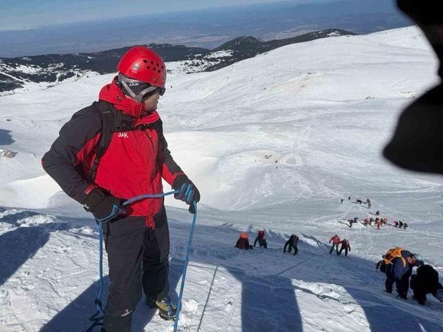 Uludağ’da mahsur kalan 2 kadın kurtarıldı 1