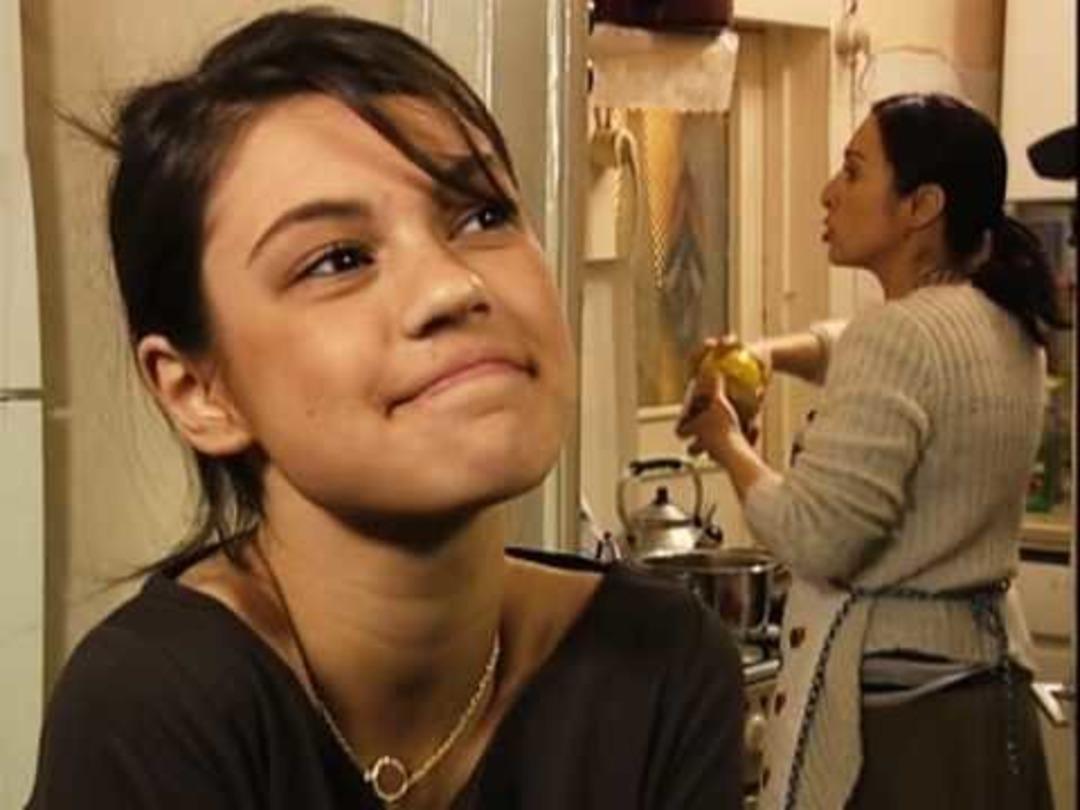 Arka Sokaklar'ın Zeliş'i Y&uuml;sra Geyik Instagram'ı sallıyor