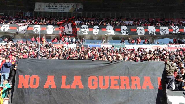 Eskişehirspor tribünlerinden, İspanya’ya selam