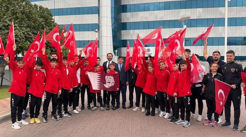 Katar&rsquo;da mahsur kalan sporcular T&uuml;rkiye&rsquo;ye d&ouml;nmek &uuml;zere uğurlandı