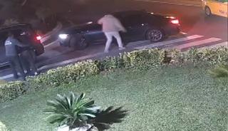 Beylikd&uuml;z&uuml;&rsquo;nde trafikte tartıştığı s&uuml;r&uuml;c&uuml;ye silah &ccedil;ekti