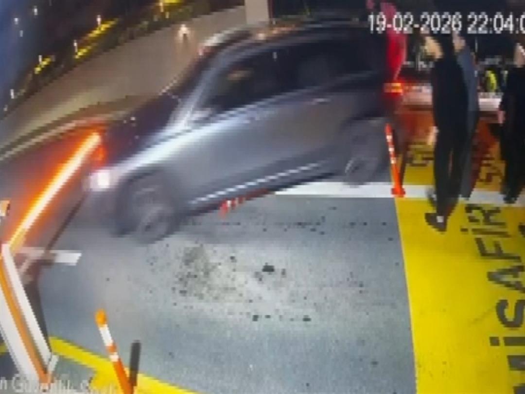 Beylikdüzü’nde trafikte tartıştığı sürücüye silah çekti 1