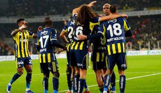 Fenerbah&ccedil;e trib&uuml;nlerinde tansiyon y&uuml;ksek! Hedef tahtasında o isim...
