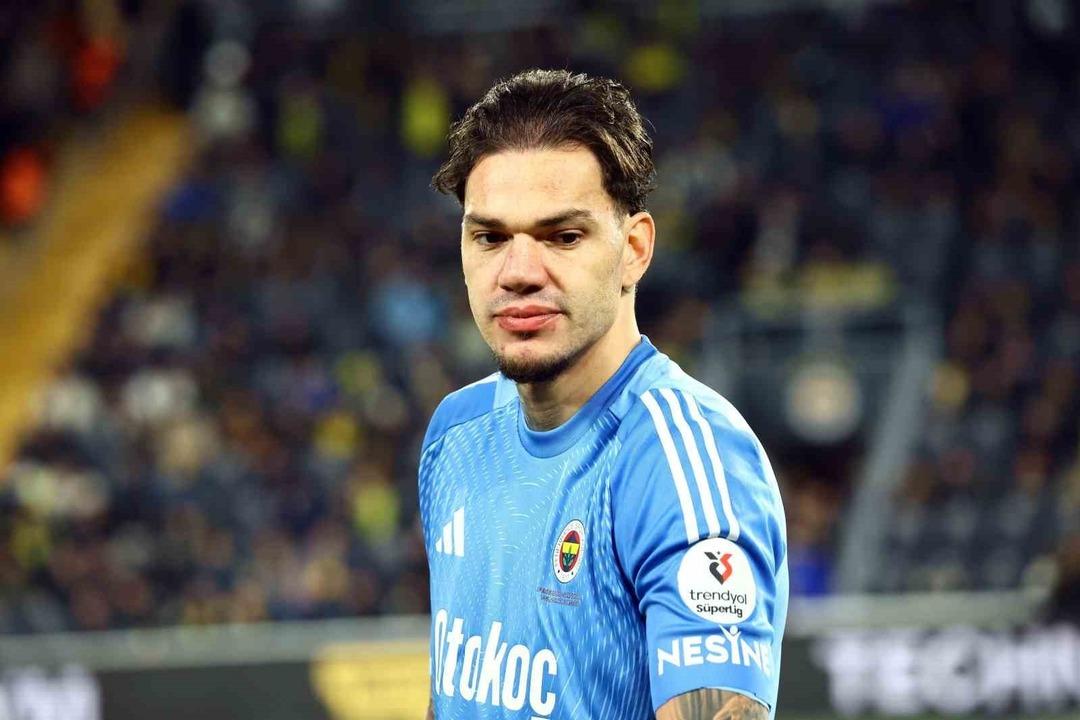 Fenerbah&ccedil;e de Ederson cezalı duruma d&uuml;şt&uuml;! Fatih Karag&uuml;mr&uuml;k ma&ccedil;ında yok 1