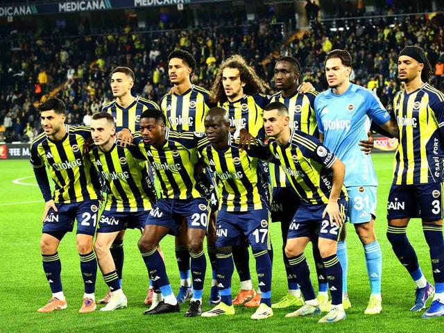 Fenerbah&ccedil;e'de o isim cezalı duruma d&uuml;şt&uuml;! Gelecek hafta yok