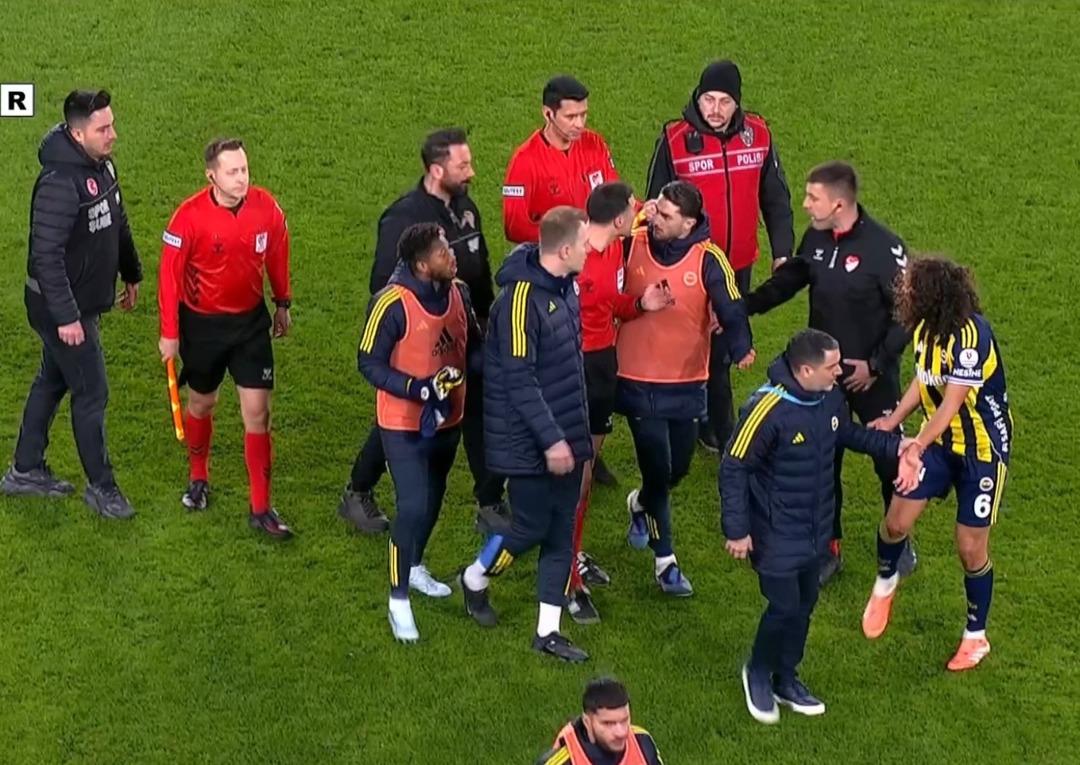 Fenerbah&ccedil;e de Ederson cezalı duruma d&uuml;şt&uuml;! Fatih Karag&uuml;mr&uuml;k ma&ccedil;ında yok 3