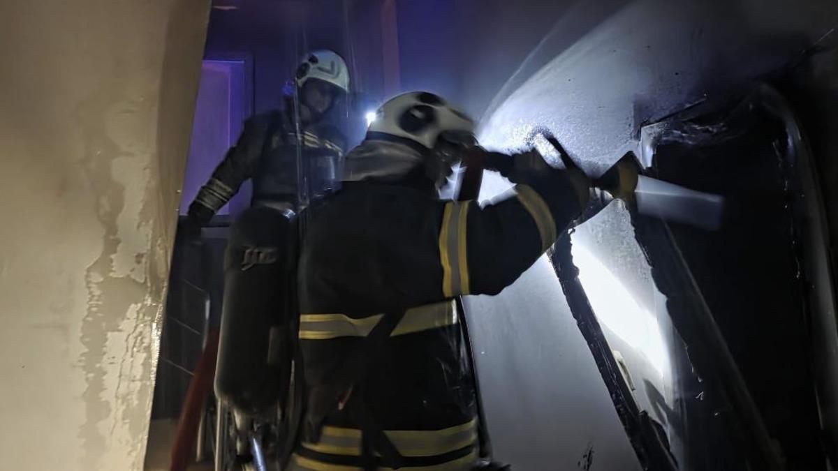 Yangın çıkan binada can pazarı: 30 kişiyi itfaiye kurtardı - Mynet Yaşam