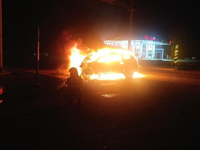 Kaza yapan ara&ccedil; alevlere teslim oldu