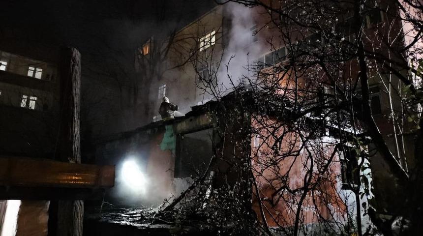 Beyoğlu'nda metruk binada korkutan yangın