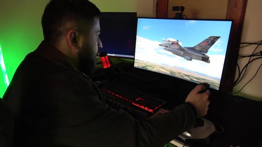 Youtuber gençten çatı katında sanal F-16 eğitimi: "Devletimiz isterse göreve hazırız" 2
