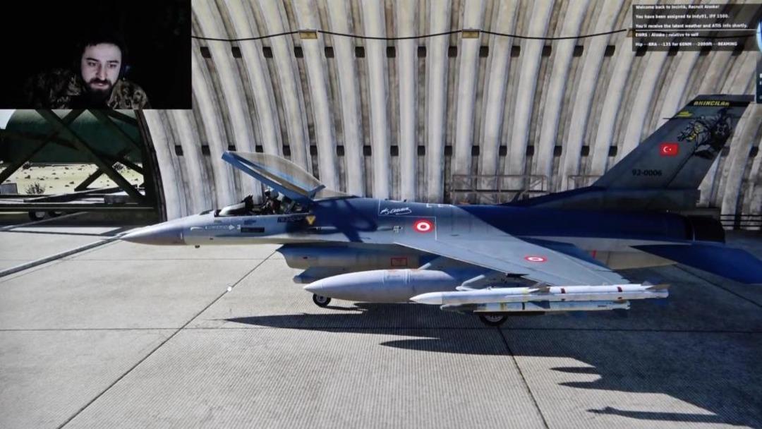 Youtuber gençten çatı katında sanal F-16 eğitimi: "Devletimiz isterse göreve hazırız" 3