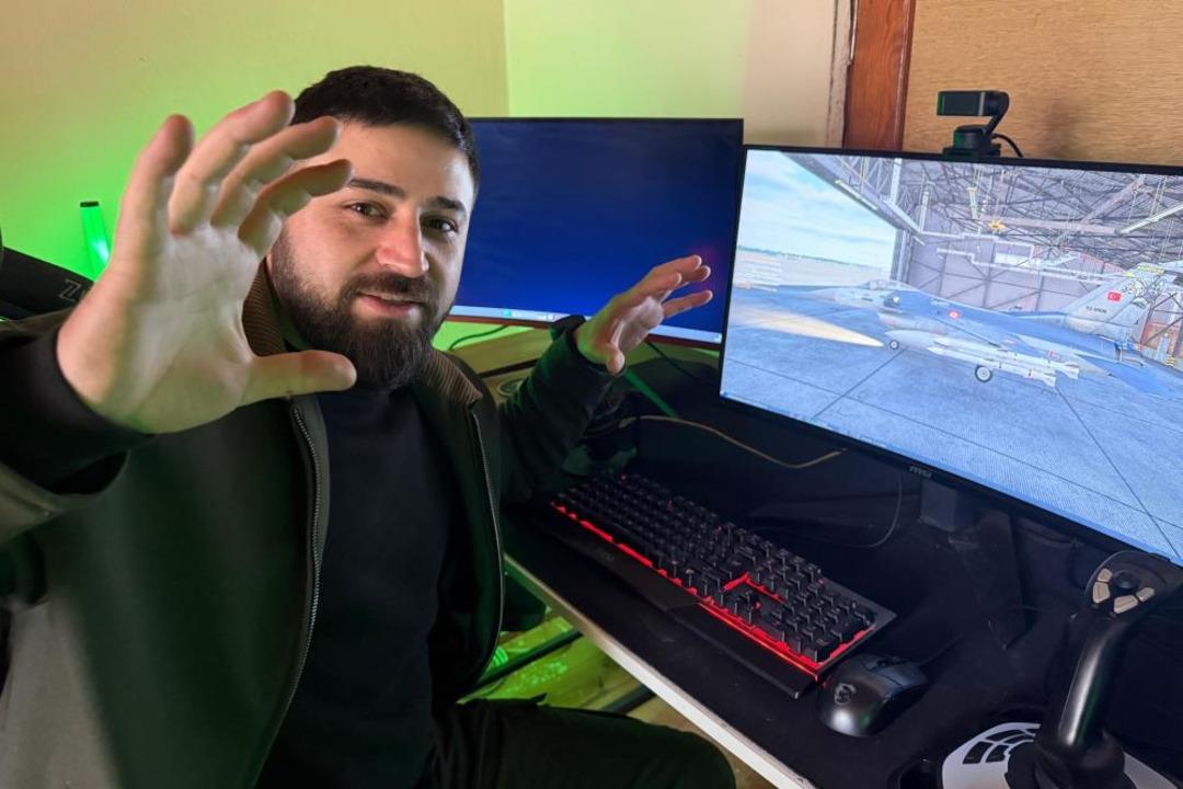 Youtuber gençten çatı katında sanal F-16 eğitimi: "Devletimiz isterse göreve hazırız" 7