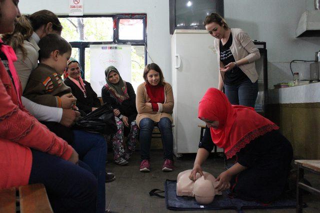 Anadolu'daki köy kahvelerinde kadınlara sağlık eğitimi