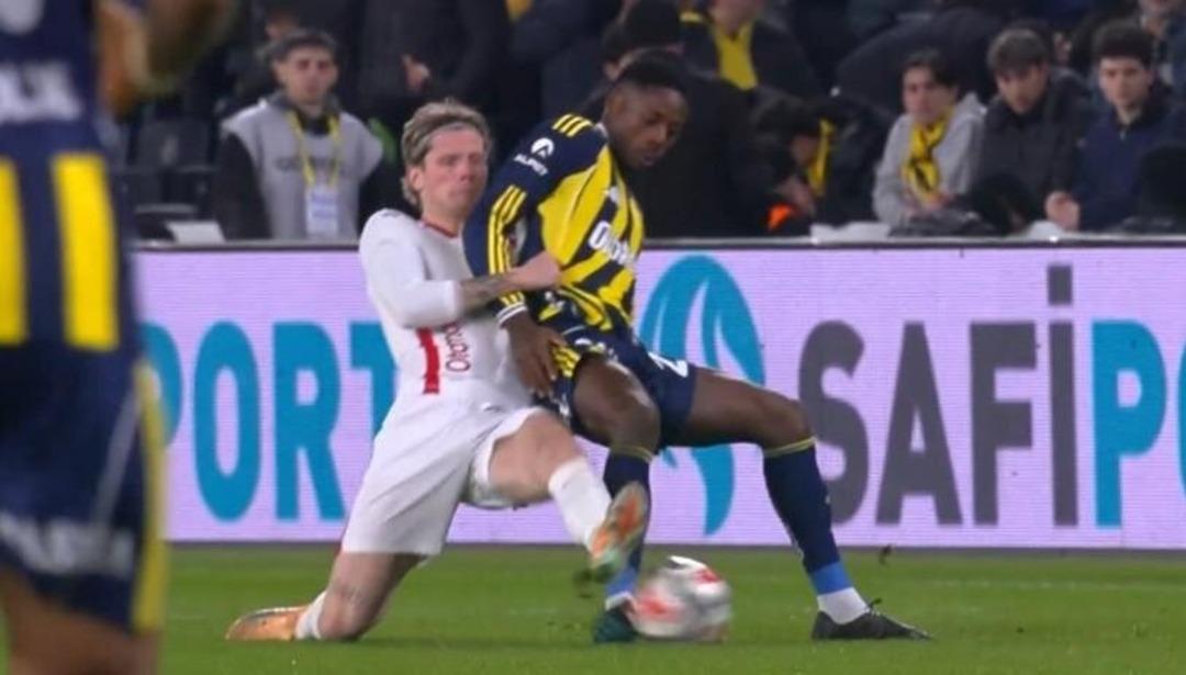 Trio’dan Hakem Oğuzhan Çakır’a yaylım ateşi: "İzlediğim en nadir 3 maçtan biri" 3