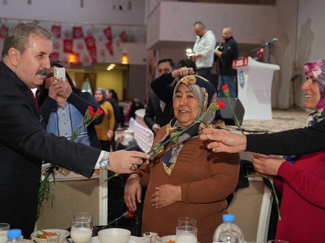 Arife g&uuml;n&uuml; kadınlara tam g&uuml;n tatil &ccedil;ağrısı! 