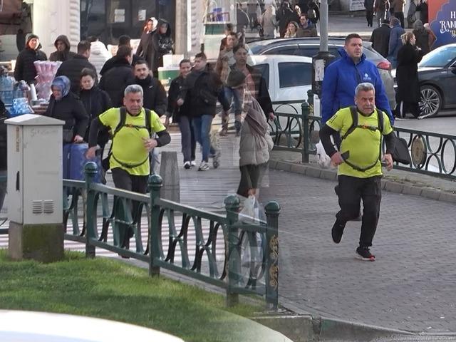 66 yaşındaki esnaf iftara yetişmek i&ccedil;in her g&uuml;n koşuyor!