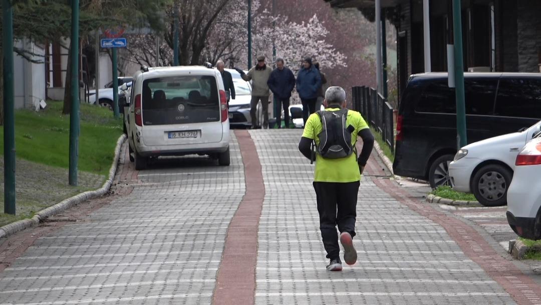 Bursa da 66 yaşındaki esnaf iftara yetişmek için her gün koşuyor! 1