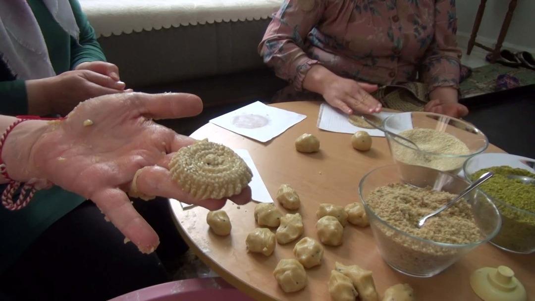 1 yıl boyunca bayatlamayan tatlı! Bayramların vazge&ccedil;ilmezi: K&ouml;mbe 6