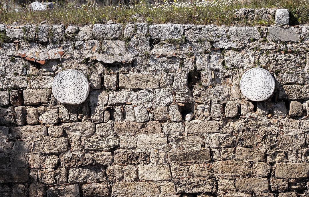 Duvarların arasından &ccedil;ıktı: 800 yıllık! Kayıp olarak aranıyorlardı 2