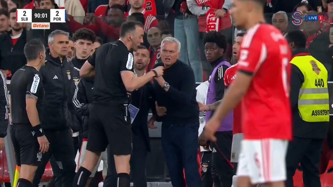 Benfica-Porto maçında olanlar oldu! Mourinho Hain lafına dayanamadı oyundan atıldı: Fenerbahçe sözleri... 5