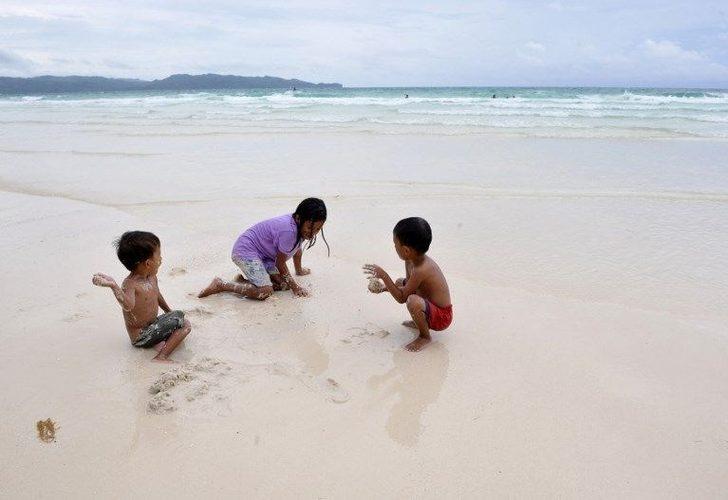 Filipinler 1 milyar dolar gelir getiren turistik adayı kapattı  G3