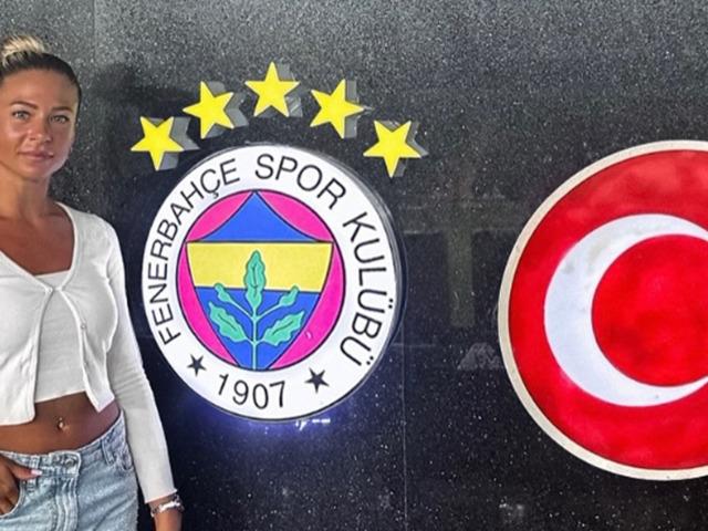 Mert M&uuml;ld&uuml;r'&uuml;n nişanlısı g&uuml;ndemde! Yaşı merak edildi