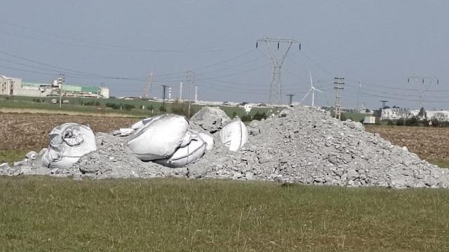 Muratlı’da mera alanına atık döküldü