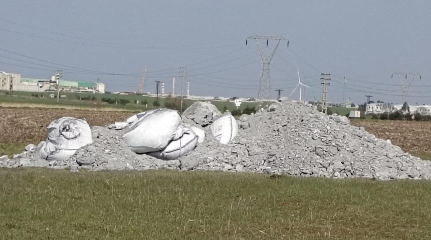 Muratlı&rsquo;da mera alanına atık d&ouml;k&uuml;ld&uuml;