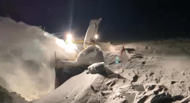 Kar kaplanları Arpaçay’da gece gündüz çalışıyor 1