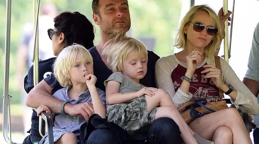 Trans olduğunu a&ccedil;ıklamıştı! Naomi Watts davete onunla geldi