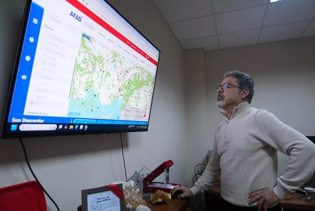 Denizli deki deprem sonrası Prof. Dr. Ahmet Ercan dan çarpıcı uyarı! 7 büyüklüğünde... 3