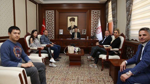 Vali Pehlivan Katar ve Lübnanlı yatırımcılarla görüştü