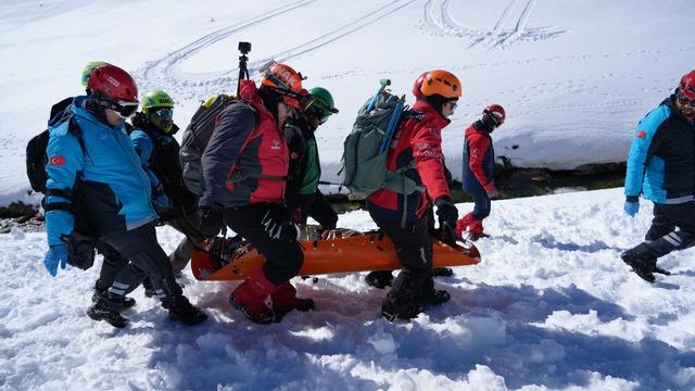 Bursa da çığ arama kurtarma tatbikatı gerçekleştirildi 11