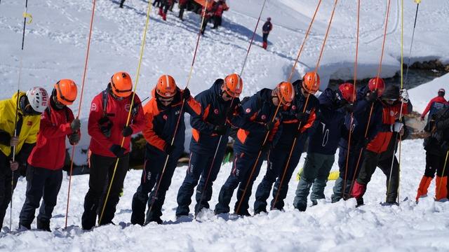 Bursa da çığ arama kurtarma tatbikatı gerçekleştirildi 10
