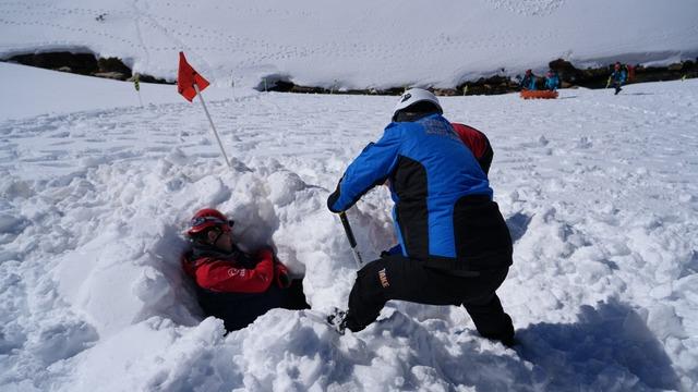Bursa da çığ arama kurtarma tatbikatı gerçekleştirildi 3