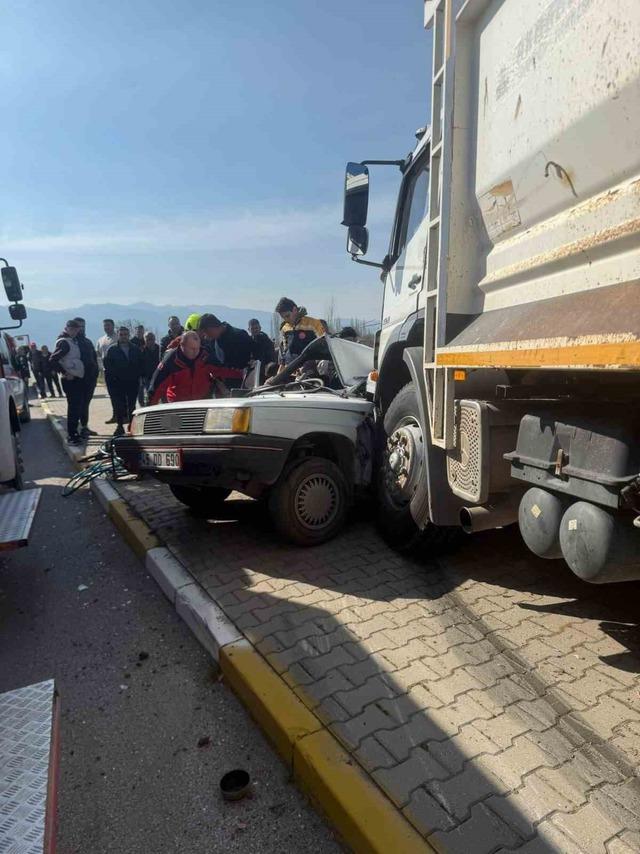 Balıkesir’de feci kaza: 1 ölü, 2 yaralı 3