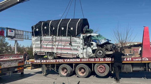 Gaziantep’te minibüs ile kamyonet çarpıştı: 4 yaralı 1