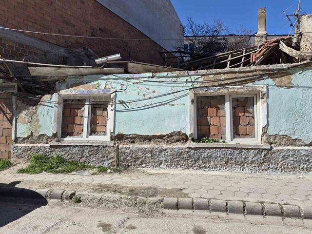 Metruk evler &ccedil;evreye tehlike sa&ccedil;ıyor 4