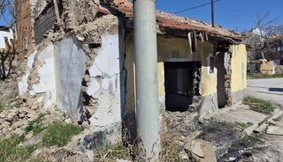 Metruk evler &ccedil;evreye tehlike sa&ccedil;ıyor