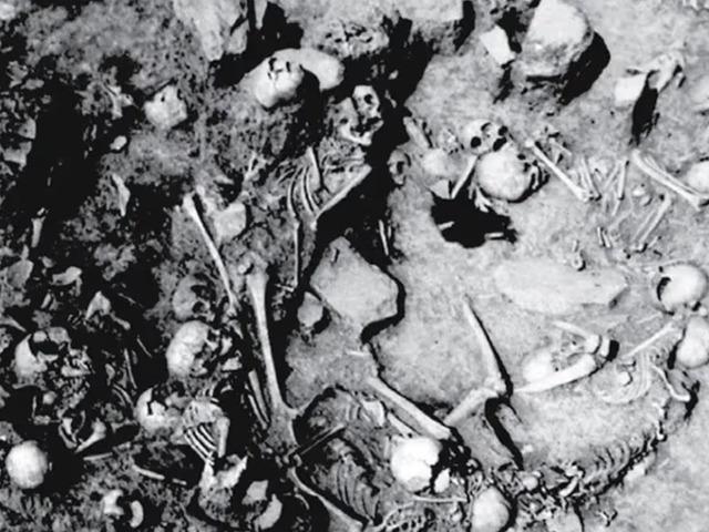 2 bin 800 yıllık toplu mezar ortaya &ccedil;ıktı! İ&ccedil;inden tam 77 tane...