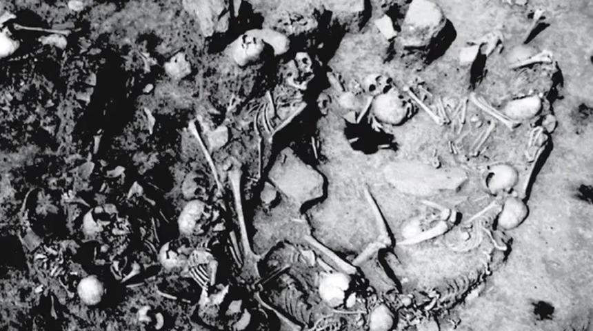 2 bin 800 yıllık toplu mezar ortaya &ccedil;ıktı! İ&ccedil;inden tam 77 tane...