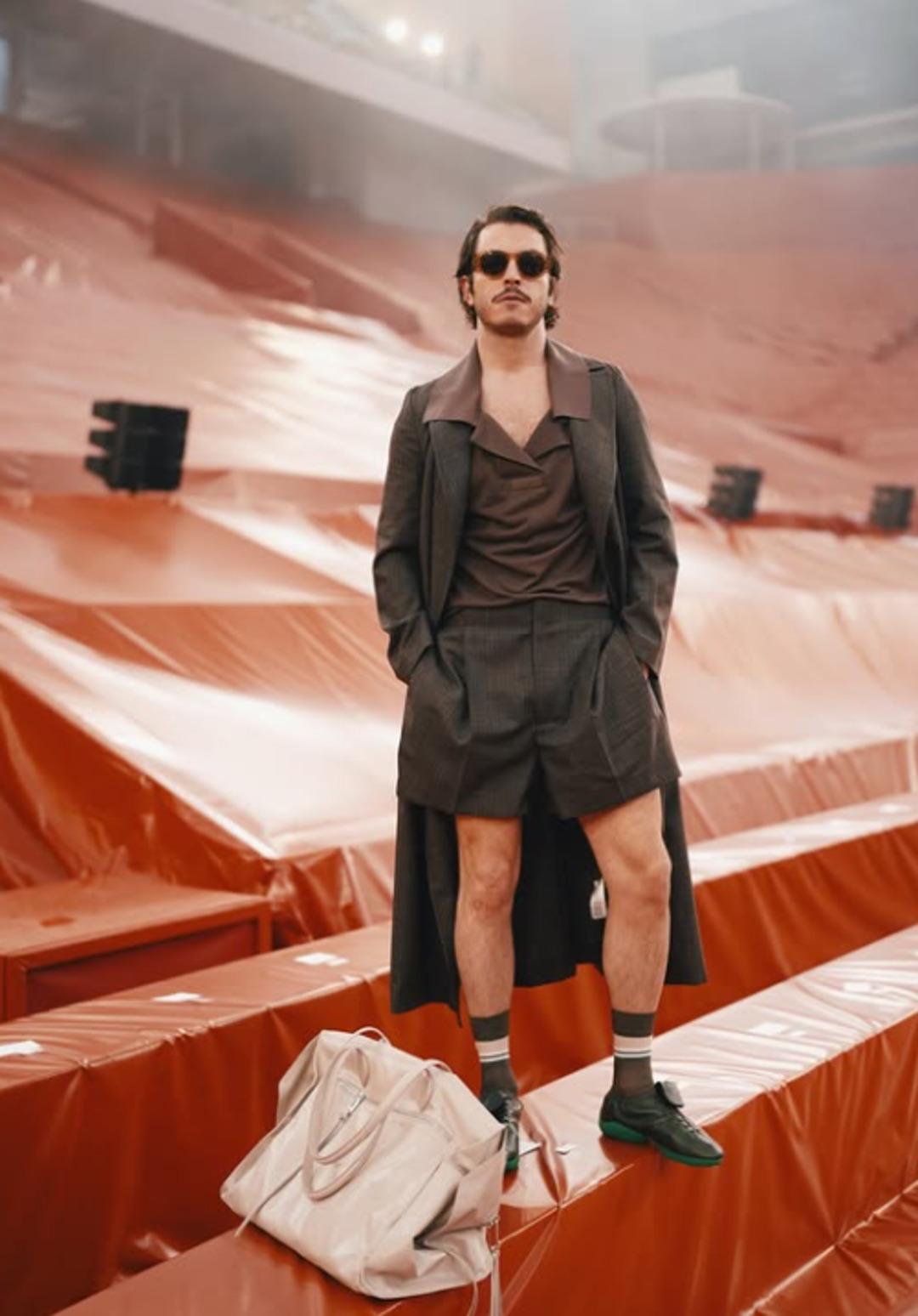 Boran Kuzum un şortlu kombini dile d&uuml;şt&uuml;!  2