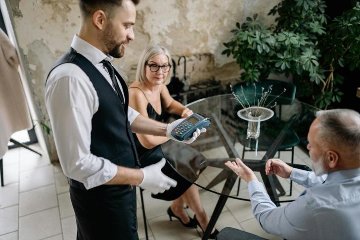 Arkadaş tayfasıyla dışarıda yiyip i&ccedil;tiniz ve hesap geldi. &Ouml;deme tarzınız nasıl oluyor?