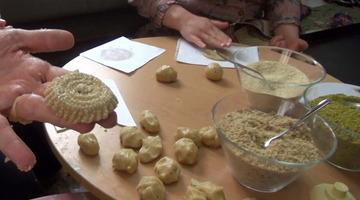 1 yıl boyunca bayatlamayan tatlı! Bayramların vazge&ccedil;ilmezi: K&ouml;mbe