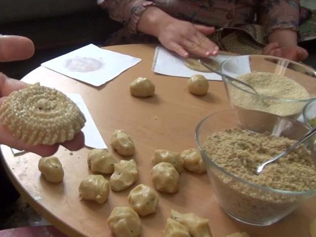 1 yıl boyunca bayatlamayan tatlı! Bayramların vazge&ccedil;ilmezi: K&ouml;mbe