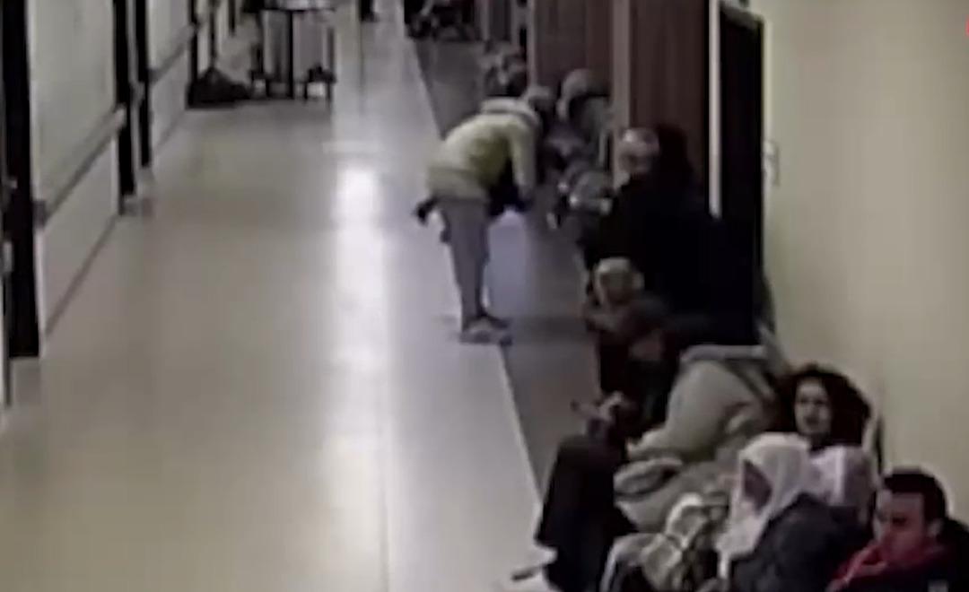 Nefes borusuna şeker ka&ccedil;an 3 yaşındaki &ccedil;ocuk b&ouml;yle kurtarıldı! 1