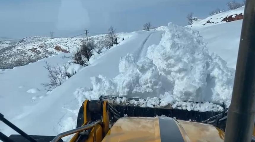 Siirt&rsquo;te kardan kapanan 120 k&ouml;y yolunun 105&rsquo;i a&ccedil;ıldı