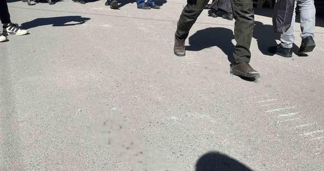 Bolu&rsquo;da pazarda iki inşaat firması yetkilileri kavga etti: 3 yaralı 4