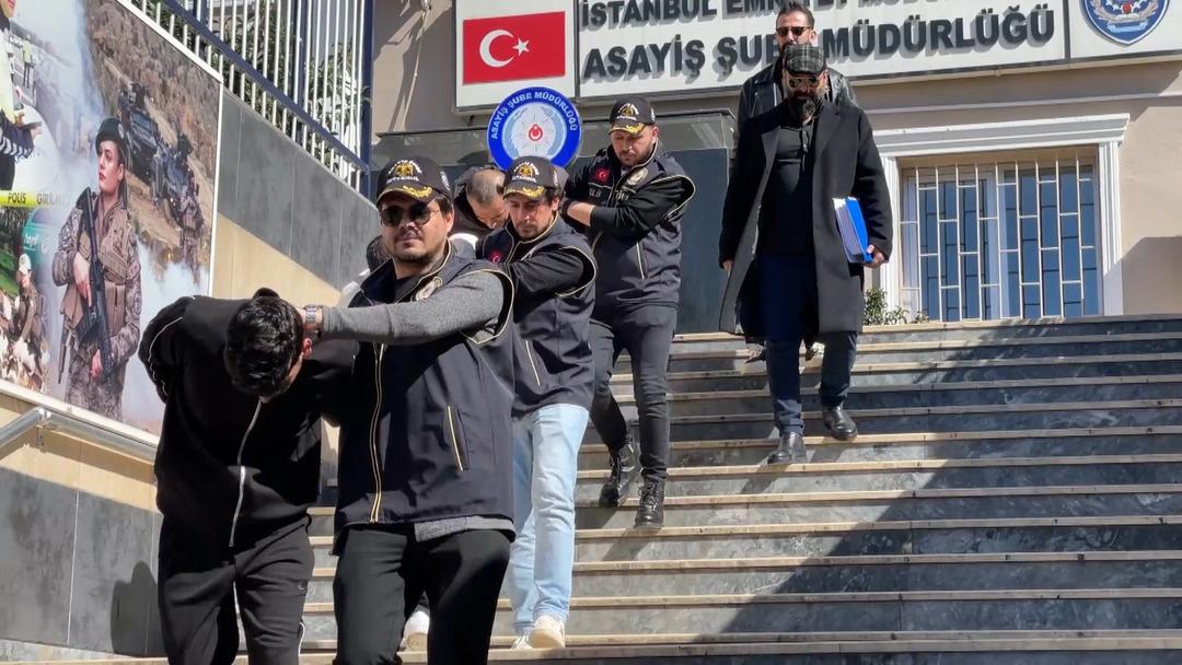 Kadık&ouml;y de akılalmaz soygun! Yaşlı kadını ve bakıcısını bağlayıp kasayı boşalttılar 5