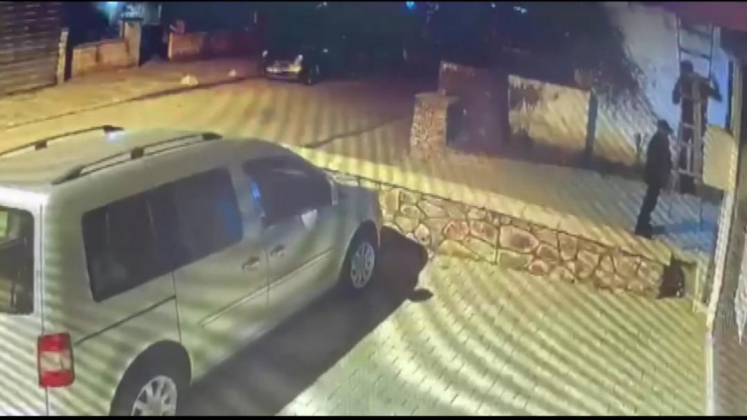 Kadık&ouml;y de akılalmaz soygun! Yaşlı kadını ve bakıcısını bağlayıp kasayı boşalttılar 2